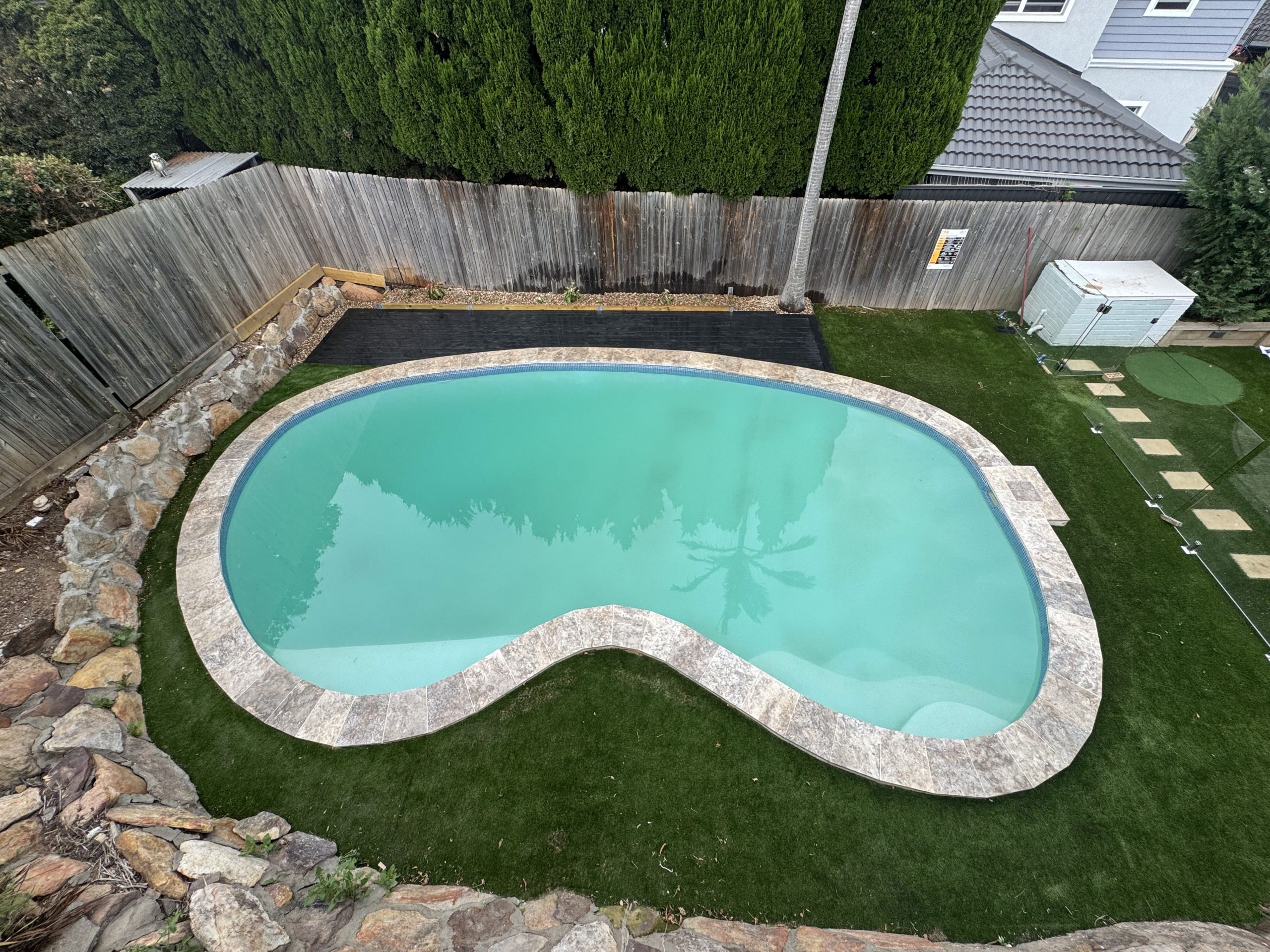 Pool surround with synthetic grass — after
